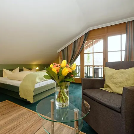 Hotel Zum Maximilian Отель Бад-Файльнбах