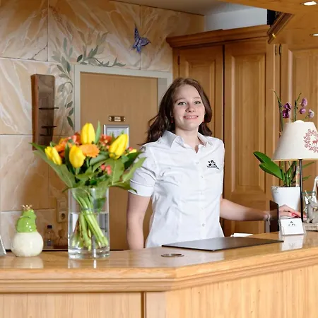Hotel Zum Maximilian 3* Бад-Файльнбах