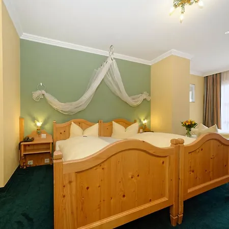 Hotel Zum Maximilian 3*