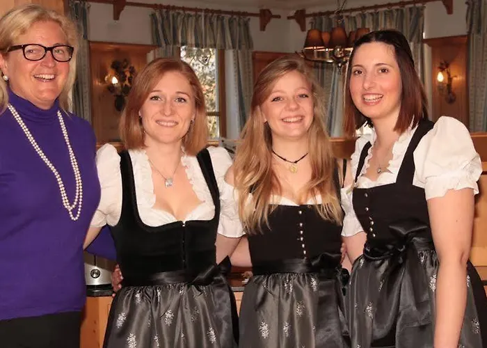 Zum Maximilian 호텔